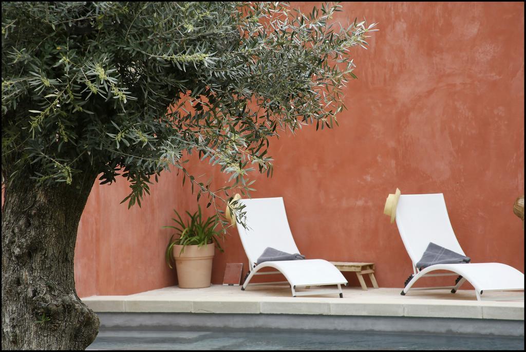 La Maison Rouge D'Uzes B&B Exterior photo