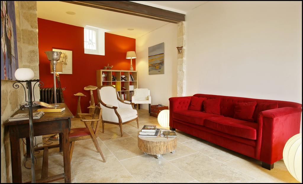 La Maison Rouge D'Uzes B&B Exterior photo