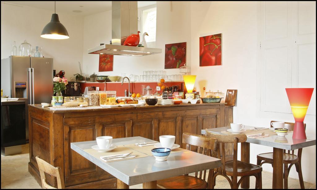 La Maison Rouge D'Uzes B&B Exterior photo