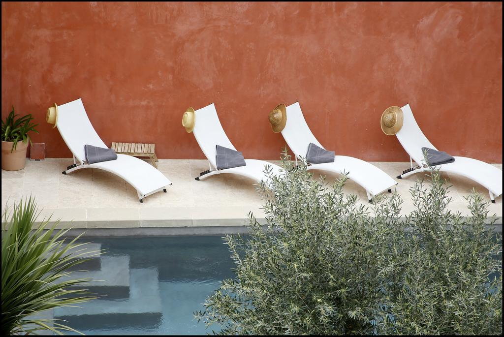 La Maison Rouge D'Uzes B&B Exterior photo