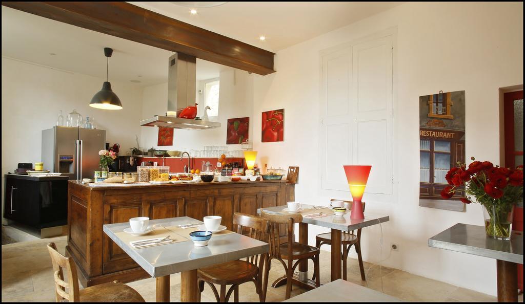 La Maison Rouge D'Uzes B&B Exterior photo