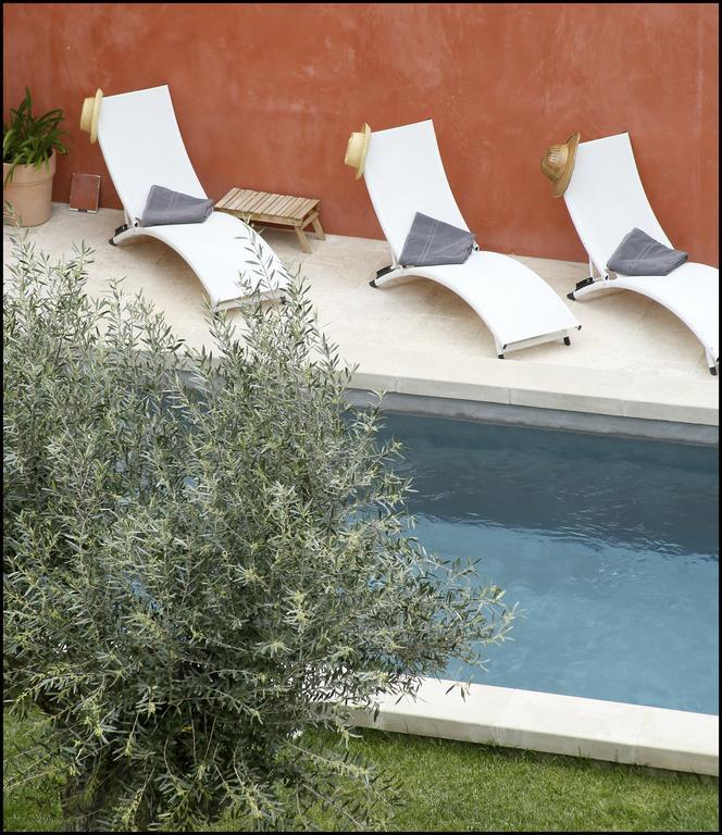 La Maison Rouge D'Uzes B&B Exterior photo