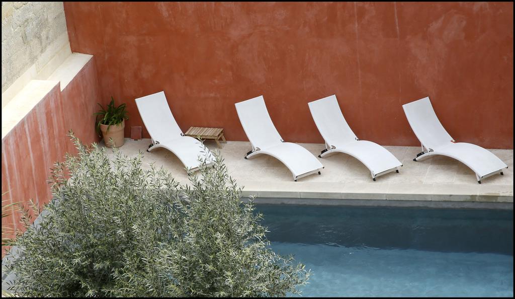La Maison Rouge D'Uzes B&B Exterior photo